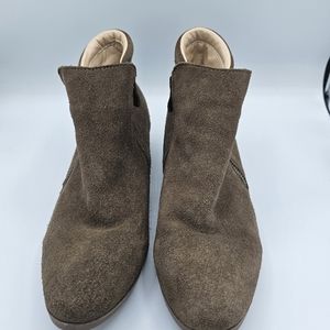 Womens ankle boots by Gravity, Fall Boots, Casual, Great With Jeans. Size 8